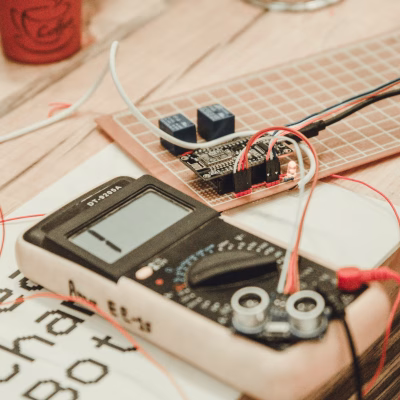 photo-1565608438257-fac3c27beb36